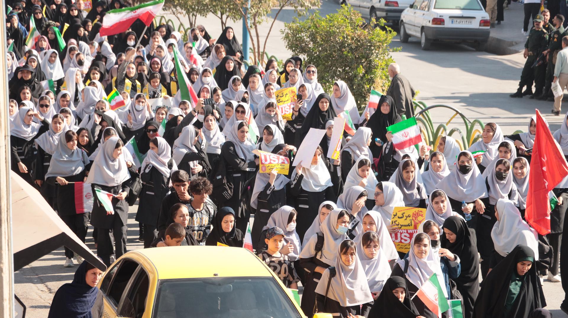 برگزاری راهپیمایی ۱۳ آبان در شهرستان ایذه
