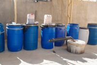 کشف کارگاه ساخت ۵۰۰ لیتر مشروبات الکلی آلوده در ایذه/ دستگیری یک نفر