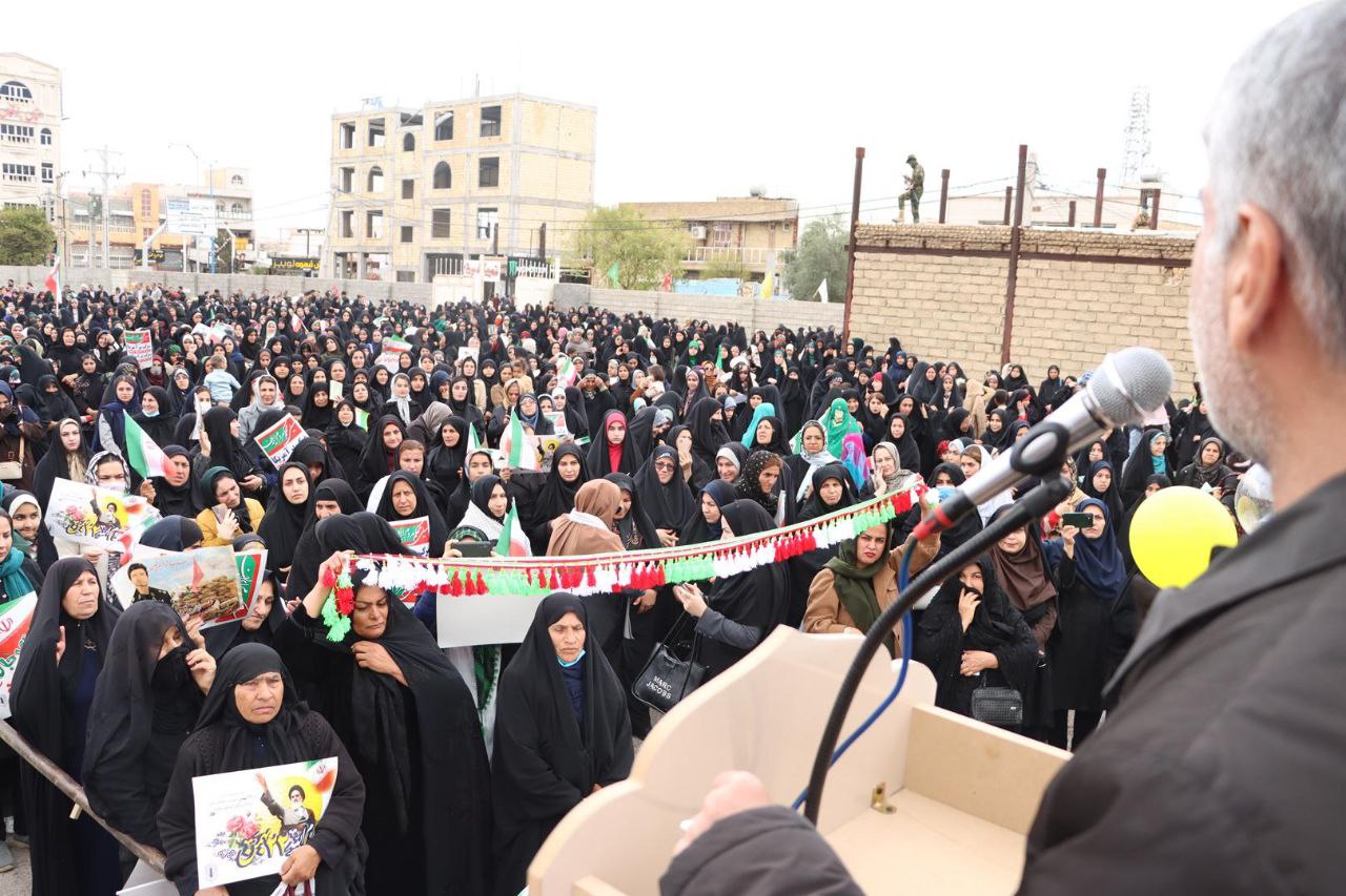 نمایی از شور و حضور پرشور مردم در راهپیمایی ملی ۲۲ بهمن ایذه